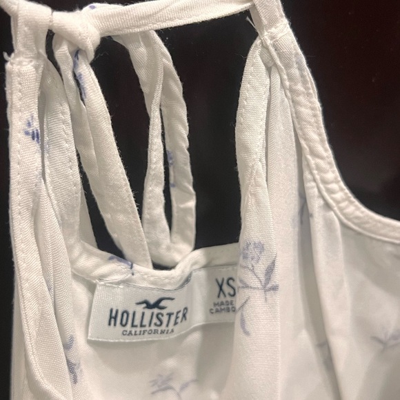White Floral Hollister Summer Top (XSmall) - Picture 3 of 3
